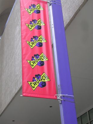 Crunch Gym.  Avenue banner.